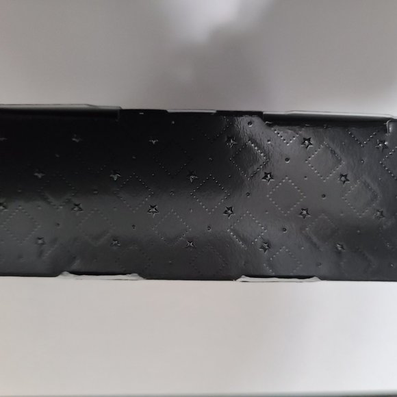 Yves Saint Laurent YSL 2 Pc. The Slim Velvet Radical Matte Lipstick Set - Picture 5 of 6